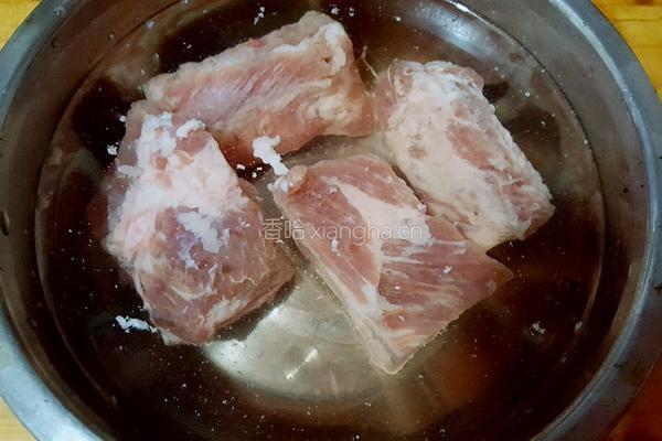 胡萝卜土豆炖排骨的做法图解2