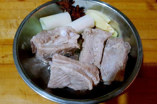 排骨面的做法图解1