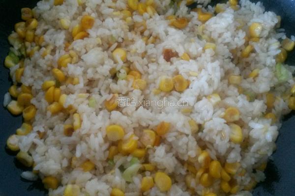 玉米粒炒饭的做法图解4