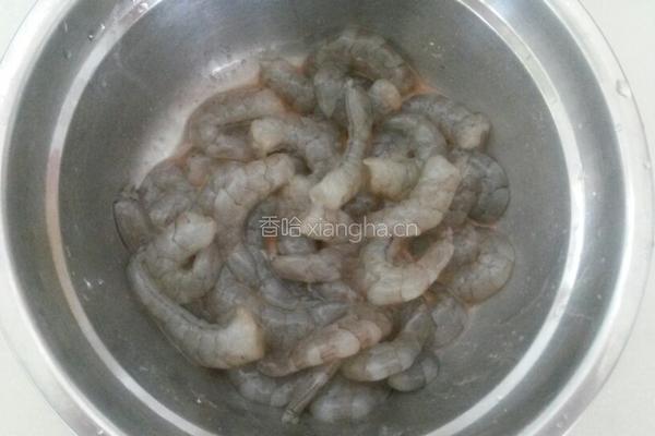 芹菜虾仁的做法图解1