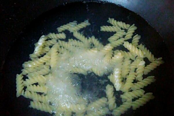 鲜虾意面的做法图解4