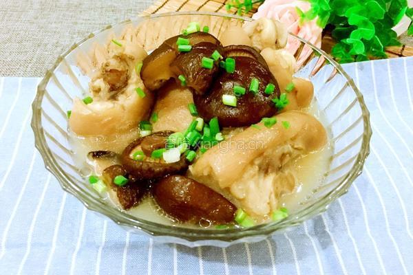 香菇猪蹄汤的做法图解6