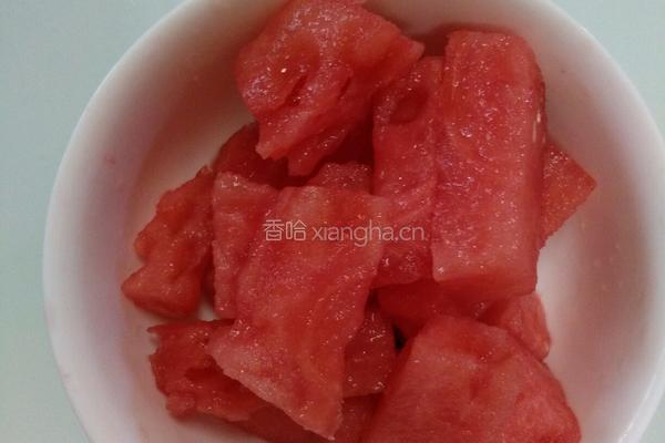 酸奶西瓜奶昔的做法图解3