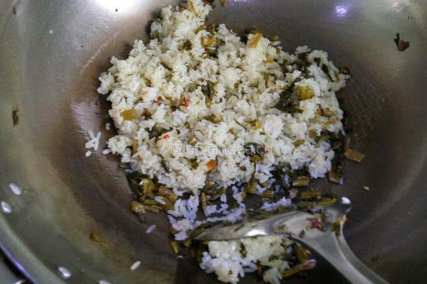 酸菜炒饭的做法图解5