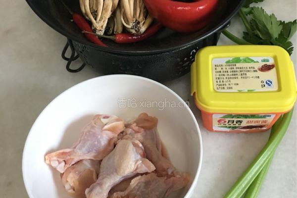 茶树菇干锅鸡的做法图解1