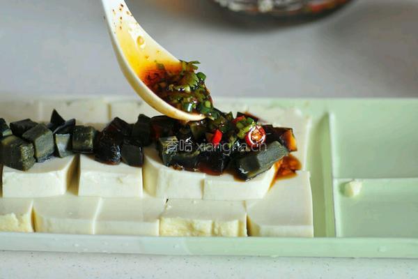 皮蛋拌豆腐的做法图解5