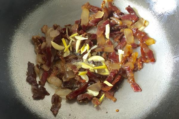 腊肉炒苦瓜的做法图解6