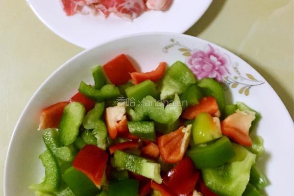 青红椒炒牛肉的做法图解2