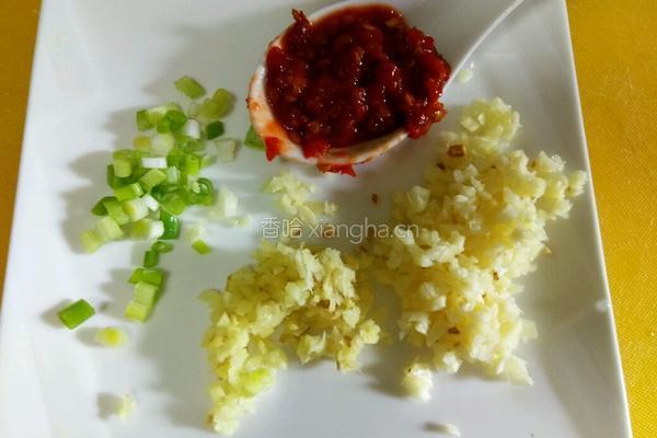 猪血炒豆腐的做法图解3
