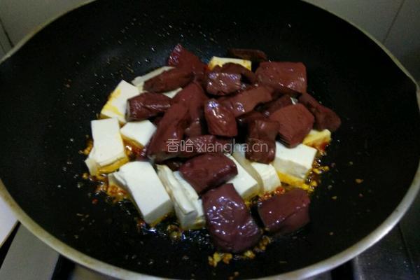 猪血炒豆腐的做法图解7