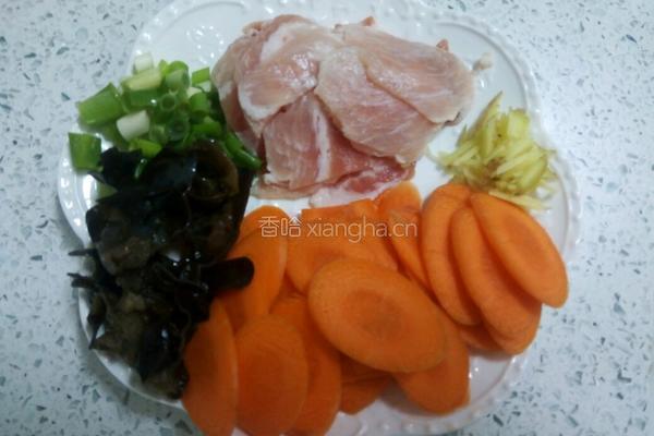 猪肉炒胡萝卜的做法图解2