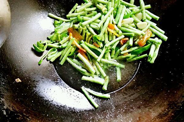 青椒豇豆的做法图解7