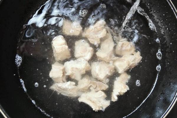 萝卜排骨汤的做法图解2