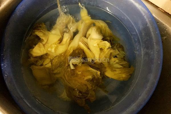 酸菜肉的做法图解1