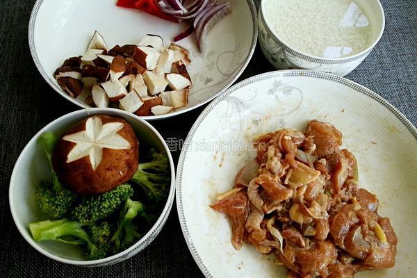 香菇鸡肉煲仔饭的做法图解5