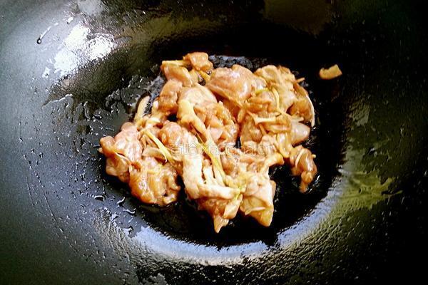 香菇鸡肉煲仔饭的做法图解6