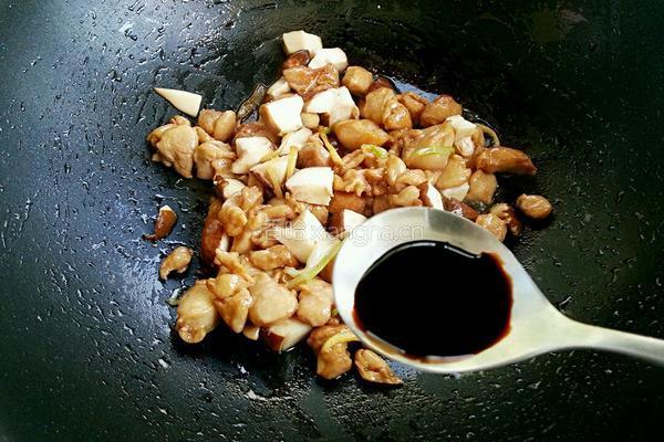 香菇鸡肉煲仔饭的做法图解8