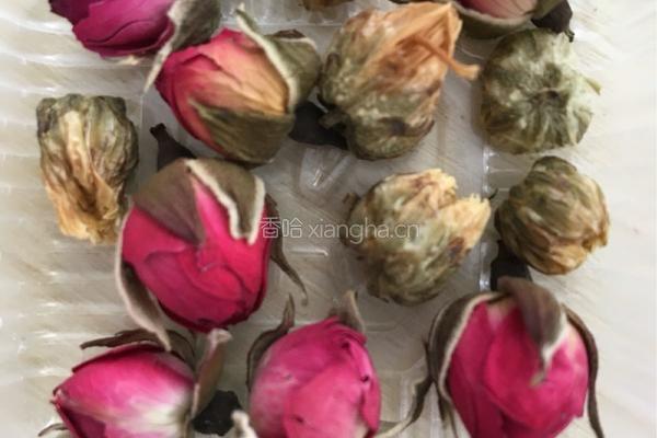 玫瑰枸杞菊花茶的做法图解1