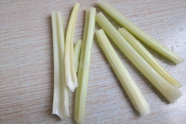 虾仁西芹腰果的做法图解4