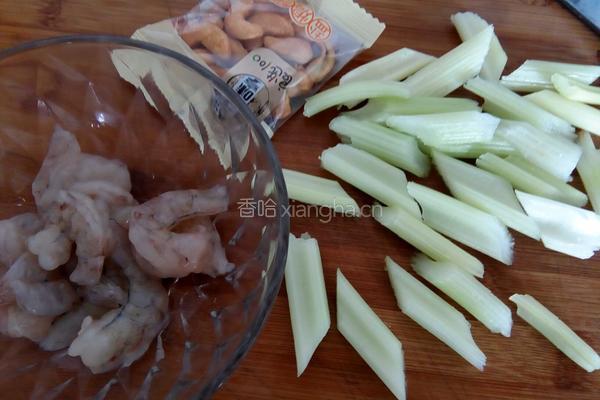 虾仁西芹腰果的做法图解6