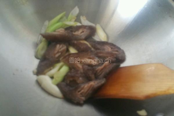 葱爆海参的做法图解5