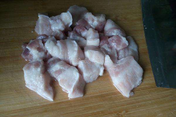豆腐红烧肉的做法图解1