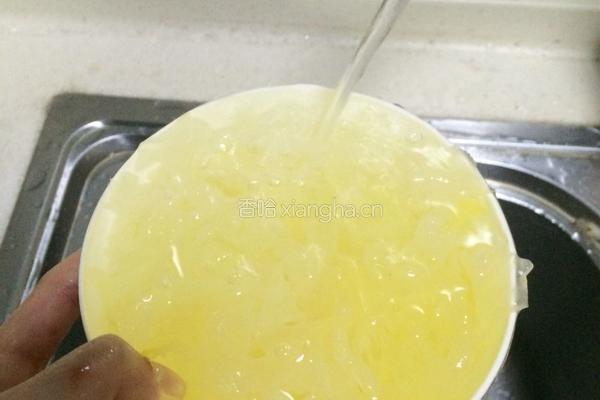 牛奶桃胶银耳羹的做法图解6