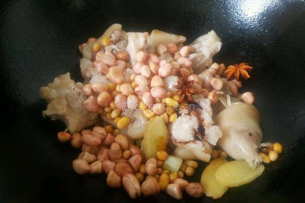 黄豆花生炖猪蹄的做法图解6
