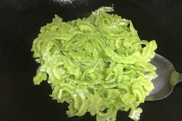 豆豉炒苦瓜的做法图解6