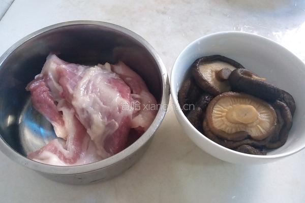 香菇糯米饭的做法图解1