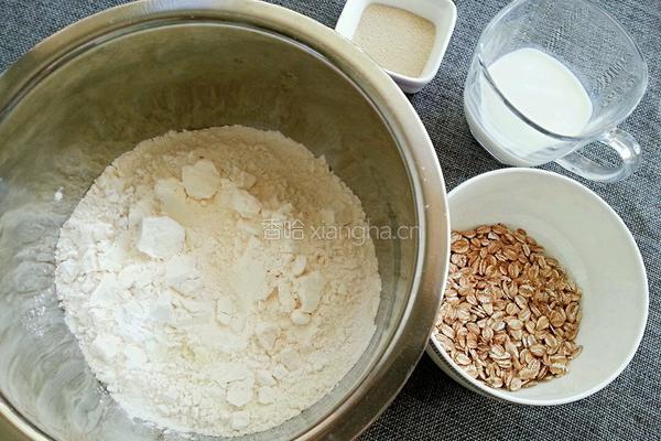 牛奶燕麦馒头的做法图解1