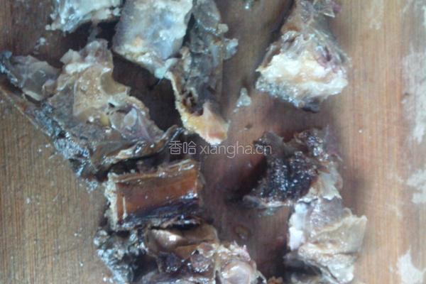 腊排骨炖海带的做法图解3
