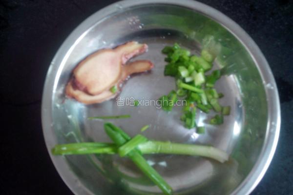 腊排骨炖海带的做法图解5