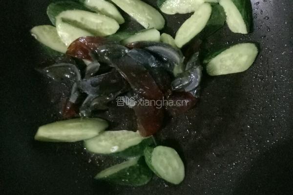 黄瓜炒皮蛋的做法图解5