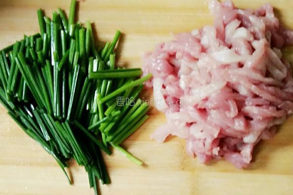 韭菜花炒肉丝的做法图解2