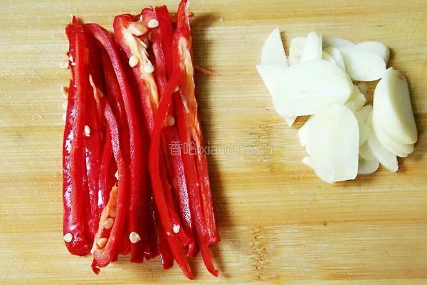 韭菜花炒肉丝的做法图解3