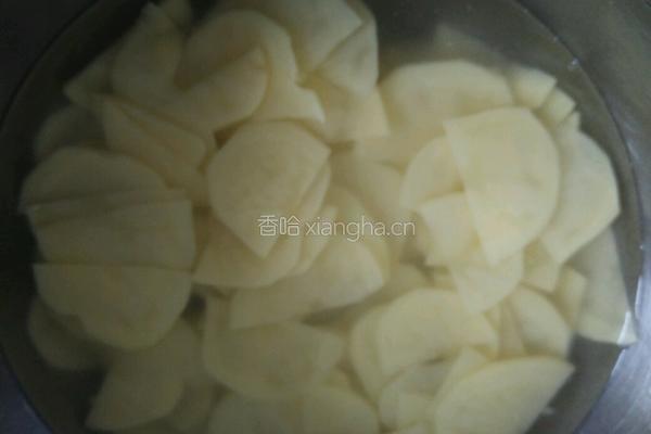 榛蘑炒土豆片的做法图解4