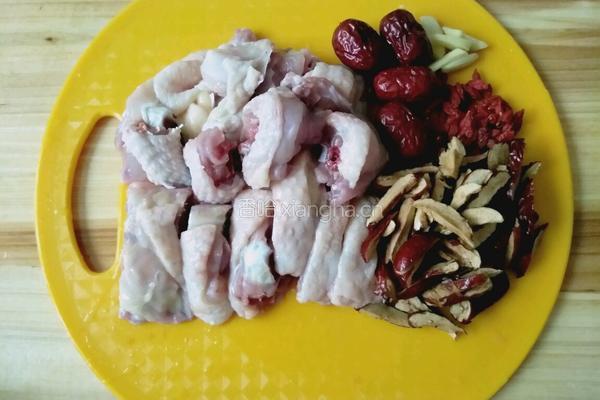 红枣杞子蒸滑鸡的做法图解2