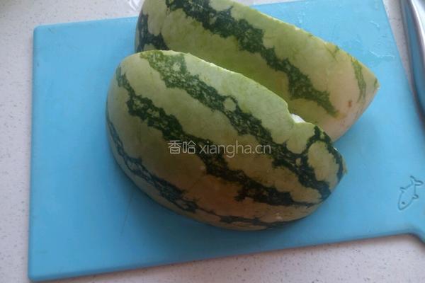 凉拌西瓜皮的做法图解1