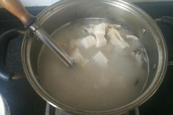 奶汤鲫鱼的做法图解7