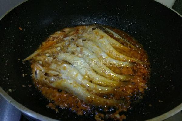 香辣茄汁沙丁鱼的做法图解5