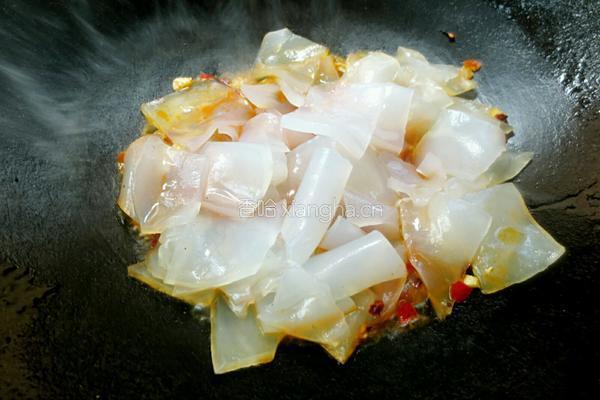 鱼干小炒水晶皮的做法图解8