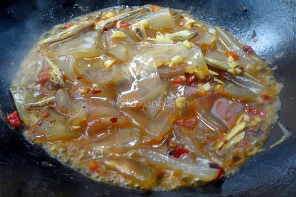 鱼干小炒水晶皮的做法图解9