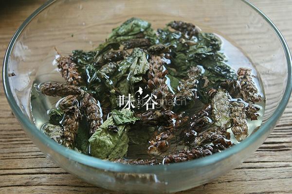 夏枯草菊花桑叶茶的做法图解3