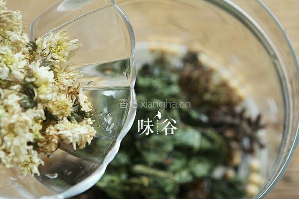 夏枯草菊花桑叶茶的做法图解4