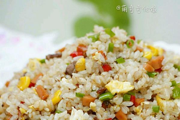 五彩火腿炒饭的做法图解1