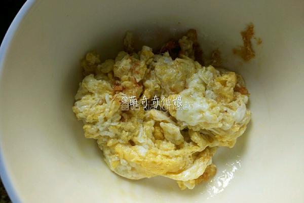 五彩火腿炒饭的做法图解3