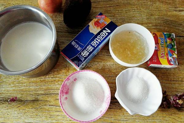 彩虹慕斯蛋糕的做法图解1