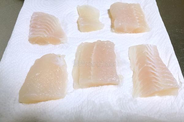 油炸龙利鱼的做法图解1