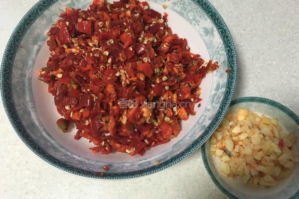 自制蒜蓉辣椒酱的做法图解2